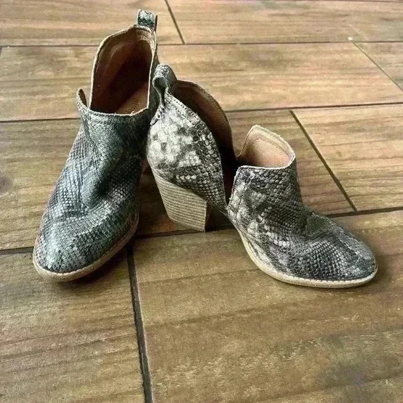 Jeffrey Campbell rosalee snakeskin bootie size 6.5 - Picture 4 of 5
